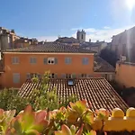 Sunny Apartment With Nice View In History City Center